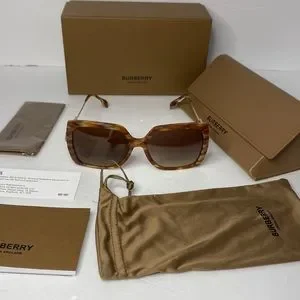 Burberry | Accessories | New Burberry Be4332 Luna Sunglass  display picture 1